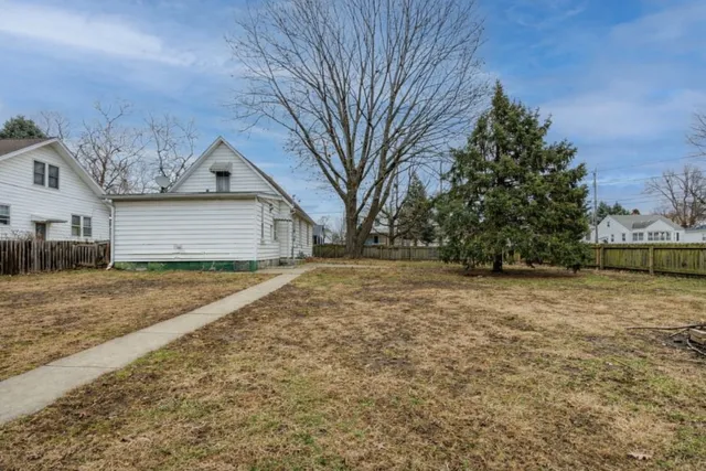 $99,000 | 1213 South Madison Street, Bloomington, IL 61701