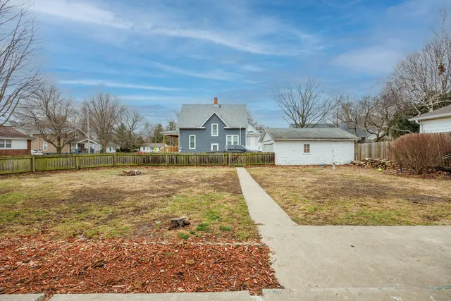 $109,900 | 1213 South Madison Street, Bloomington, IL 61701