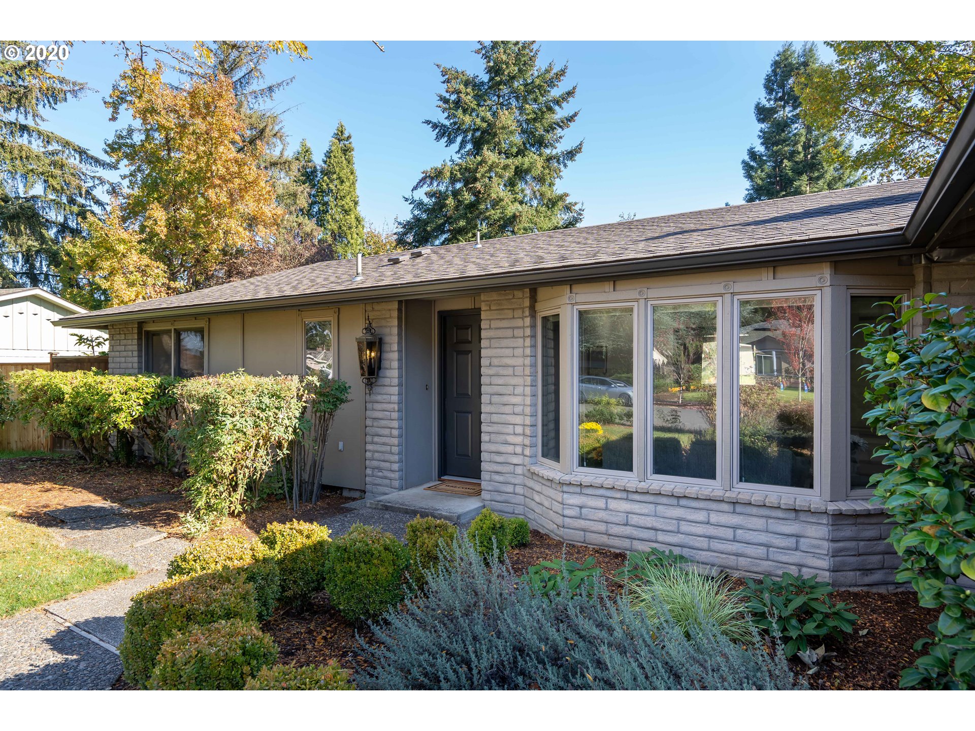 1965 Ridgeway Drive Eugene, OR 97401 - Photo 2 of 32 Gallery Image 2