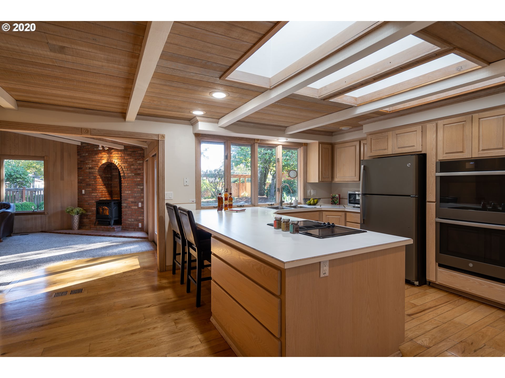 1965 Ridgeway Drive Eugene, OR 97401 - Photo 3 of 32 Gallery Image 3