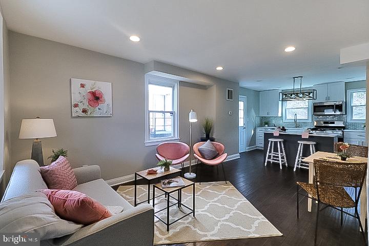 5097 Sheriff Road Northeast Washington, DC 20019 - Photo 2 of 34 Living Room