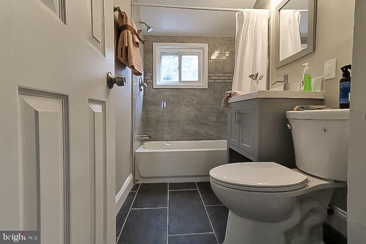 5097 Sheriff Road Northeast Washington, DC 20019 - Photo 15 of 34 First Bathroom