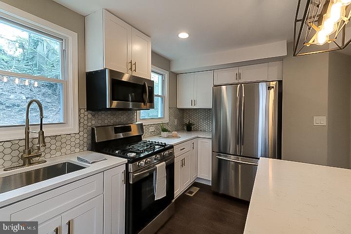 5097 Sheriff Road Northeast Washington, DC 20019 - Photo 8 of 34 Kitchen