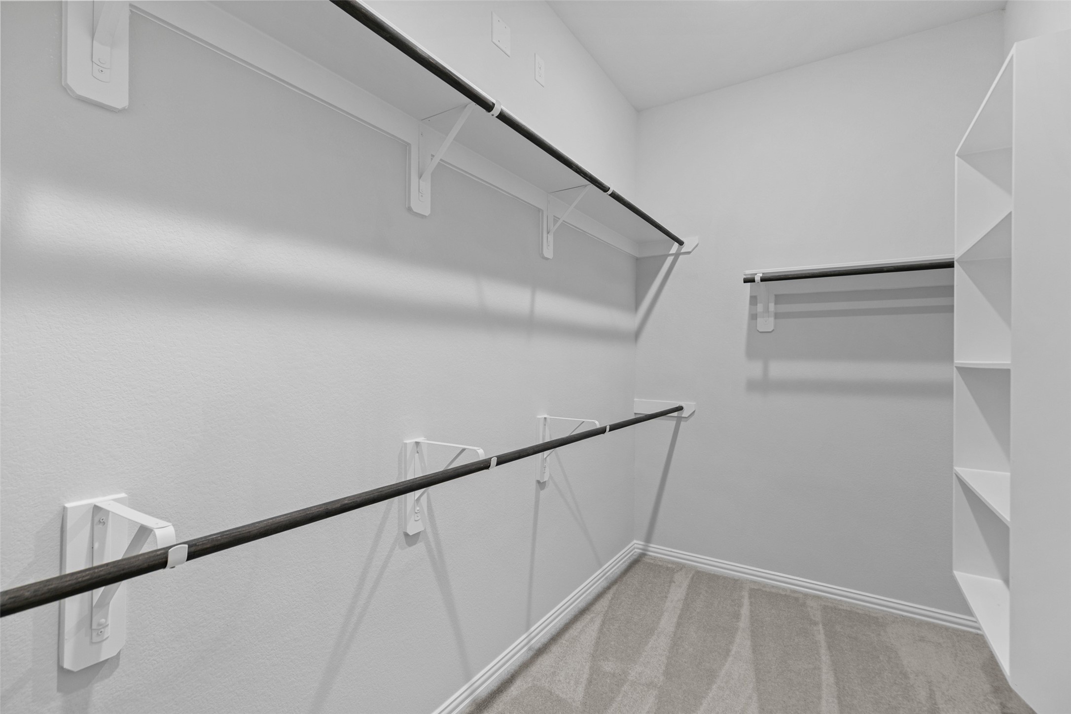 803 Evergreen Frst Lane Rosharon, TX 77583 - Photo 27 of 31 a view of an empty walk in closet