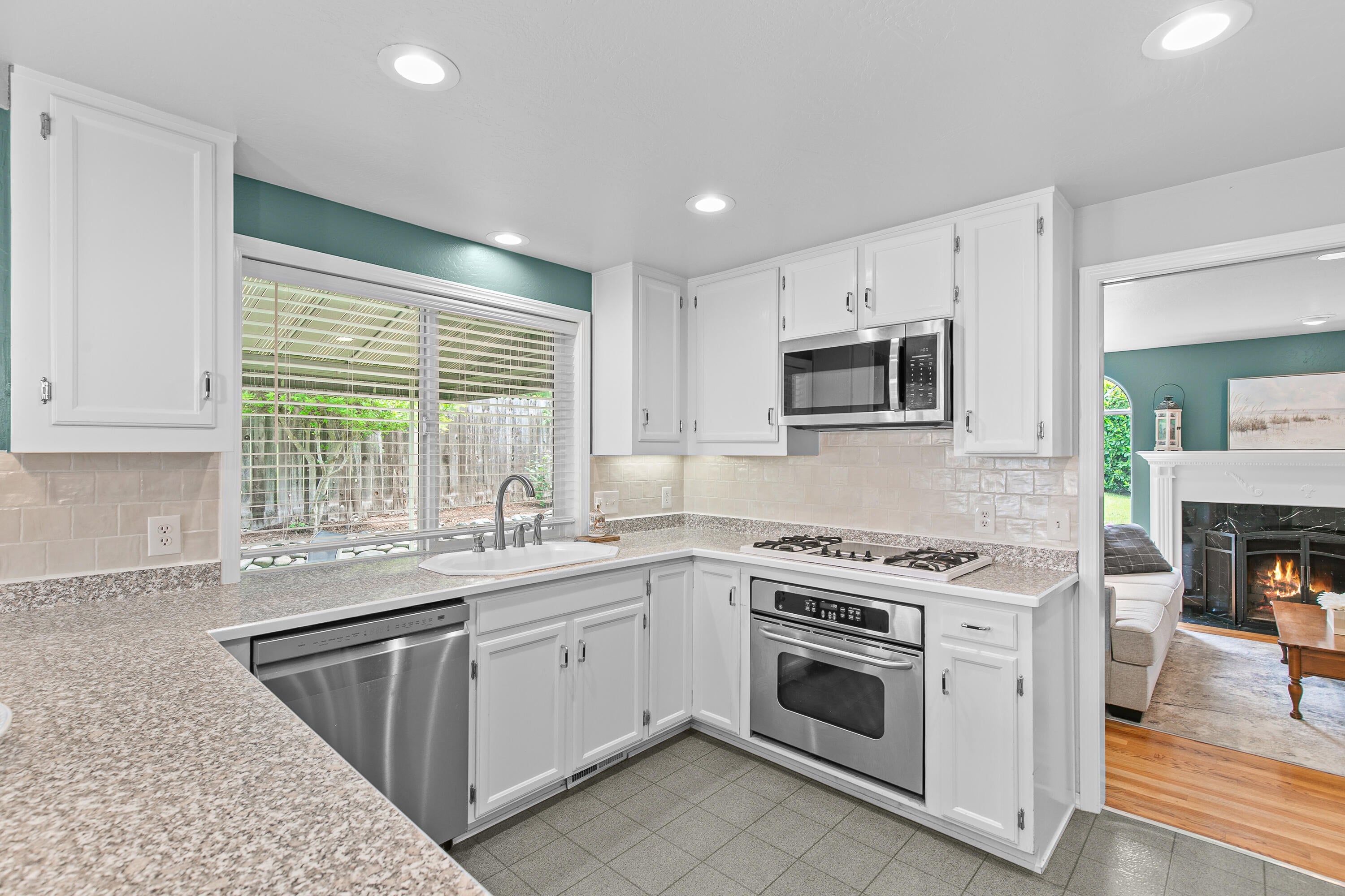 2338 Ridge Way Medford, OR 97504 - Photo 10 of 48 Kitchen - 10