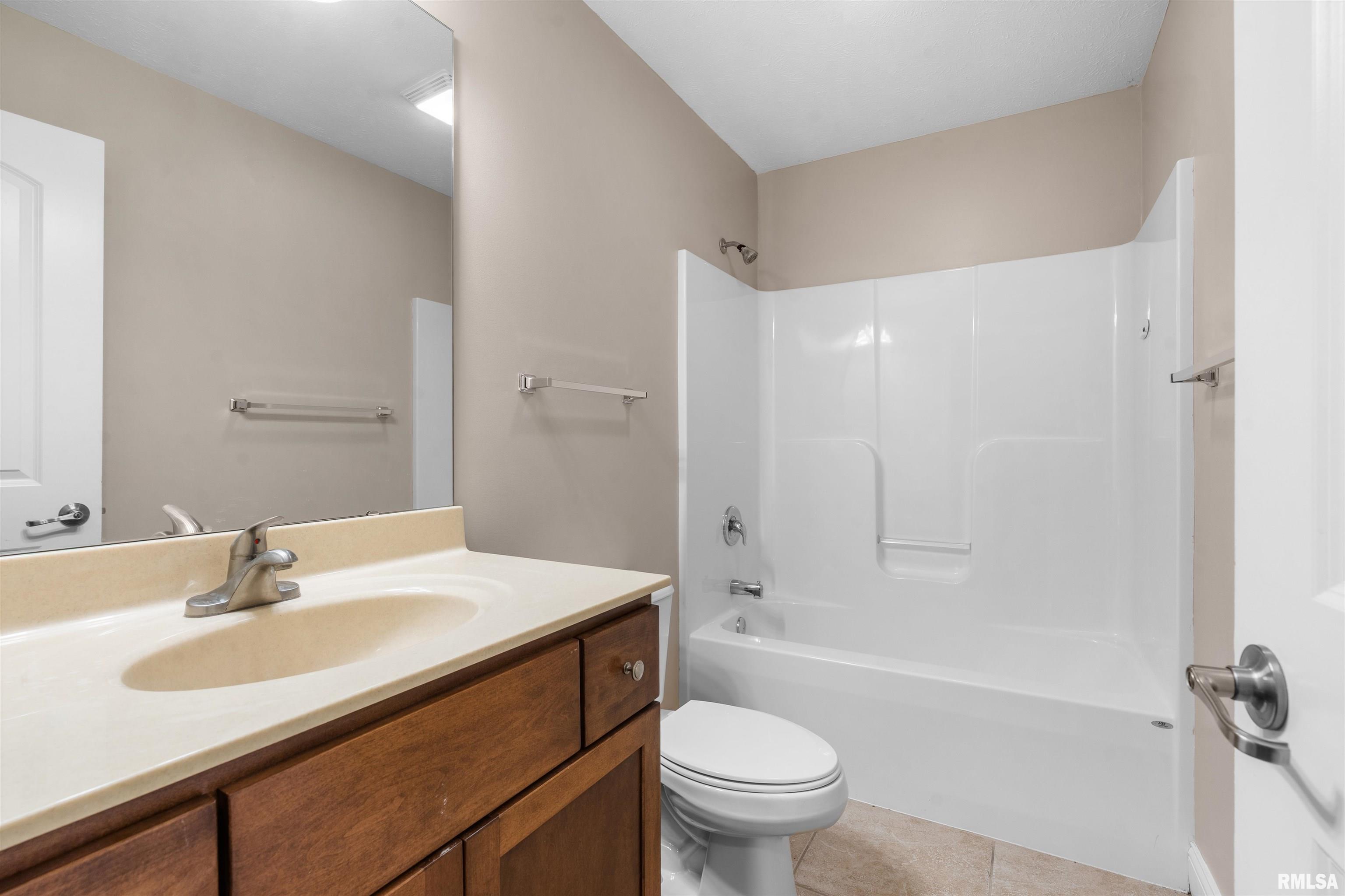 2401 Asheville Drive Springfield, IL 62711 - Photo 15 of 29
