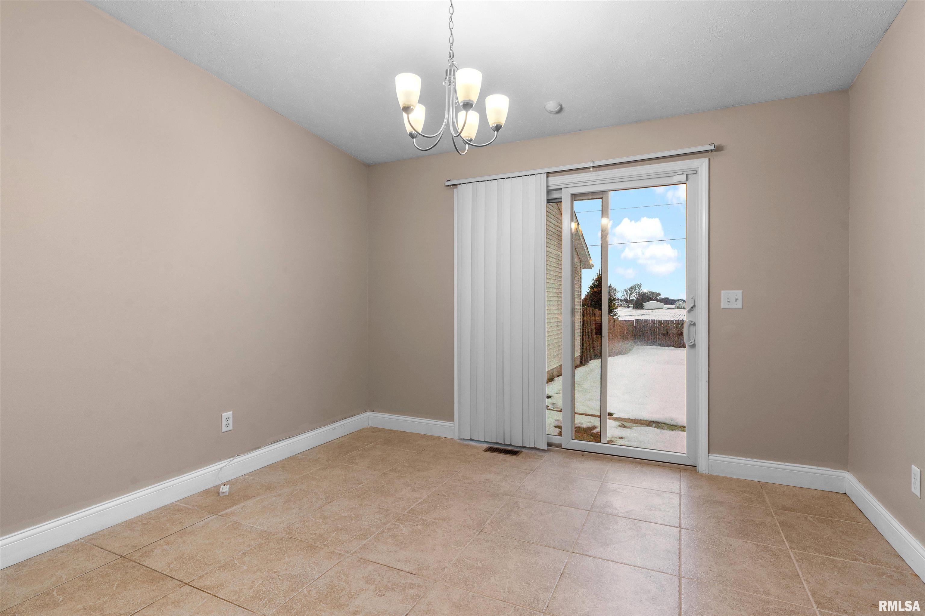 2401 Asheville Drive Springfield, IL 62711 - Photo 7 of 29