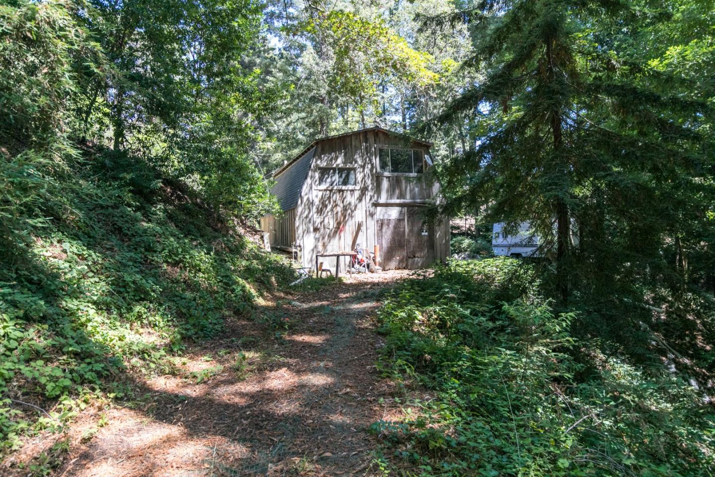 22682 Summit Road Los Gatos, CA 95033 - Photo 28 of 32 a backyard of a house with lots of green space
