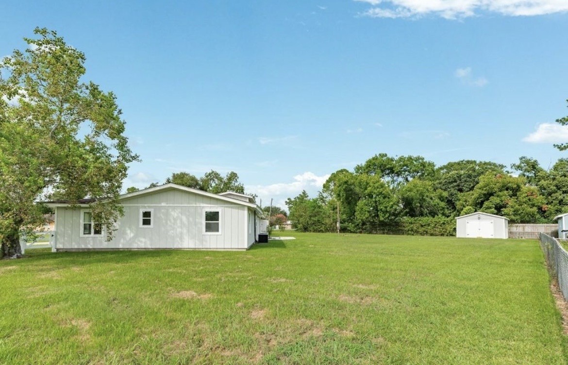 1200 Gifford Lane Angleton, TX 77515 - Photo 8 of 26