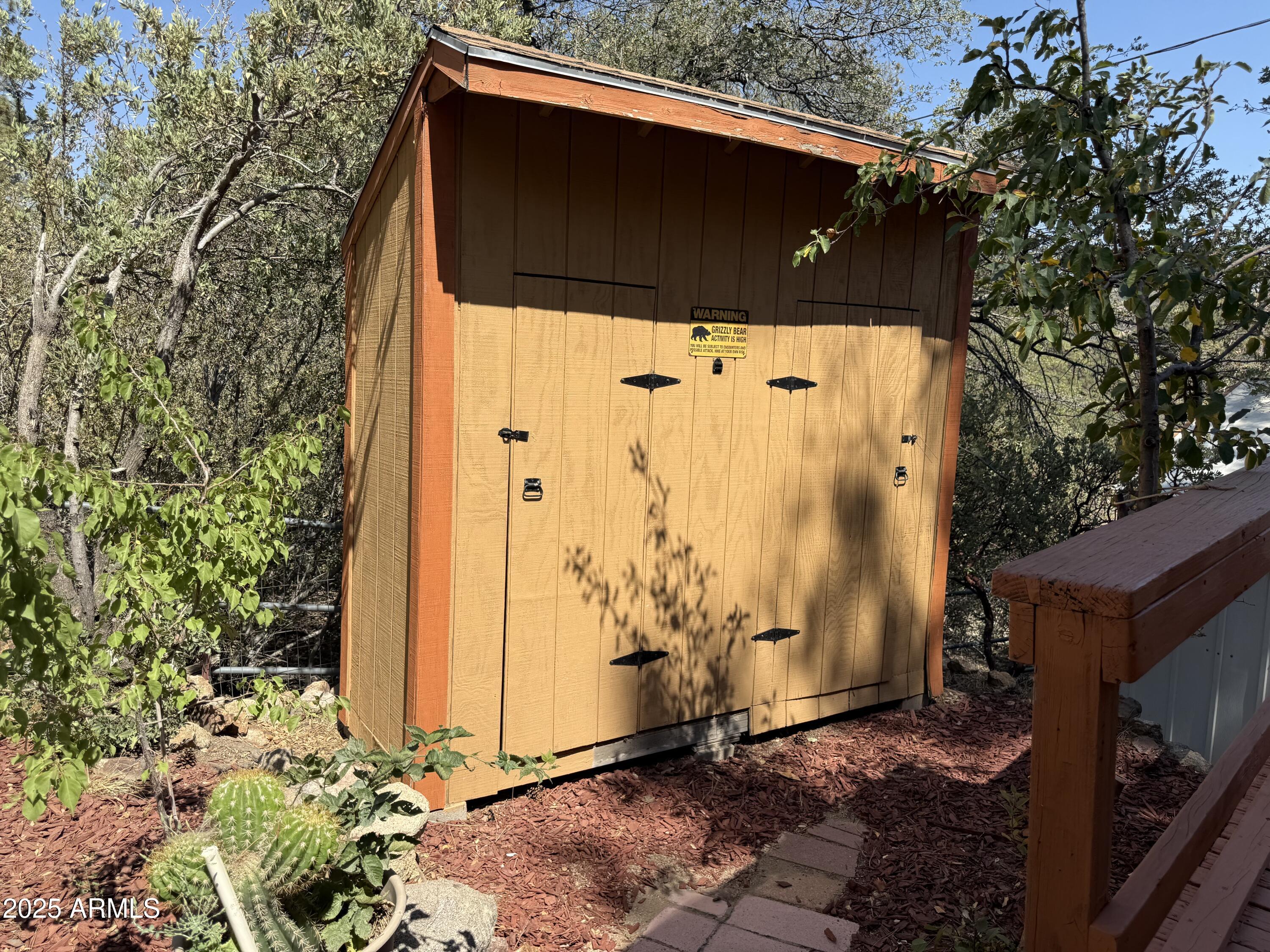 23576 Sunny South Road Crown King, AZ 86343 - Photo 23 of 29 a view of a back yard of the house