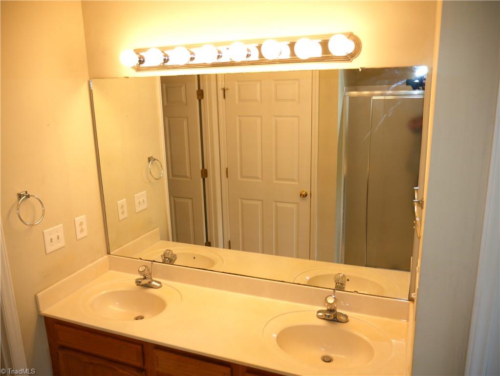 5235 Springhouse Farm Road Winston-Salem, NC 27107 - Photo 15 of 28 Main Level Bathroom