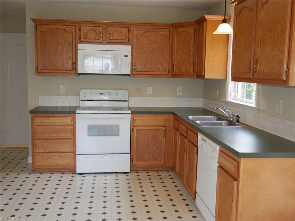 5235 Springhouse Farm Road Winston-Salem, NC 27107 - Photo 6 of 28 Kitchen