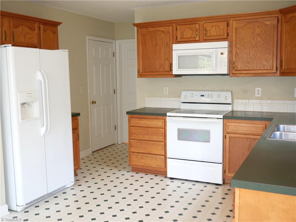 5235 Springhouse Farm Road Winston-Salem, NC 27107 - Photo 7 of 28 Kitchen