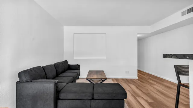 $287,000 | 5300 East Waverly Drive, Unit J14, Palm Springs, CA 92264