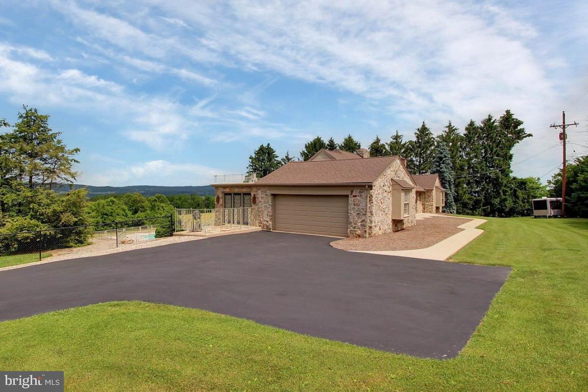 1000 Hillview Road York, PA 17406 - Photo 3 of 37 Gallery Image 3
