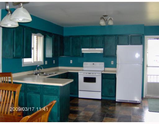 228 Thompson 01 Road New Salem, PA 15443 - Photo 5 of 9 Kitchen.