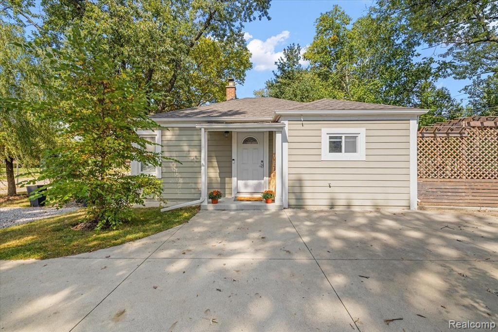 3239 Crooks Road Rochester Hills, MI 48309 - Photo 2 of 20