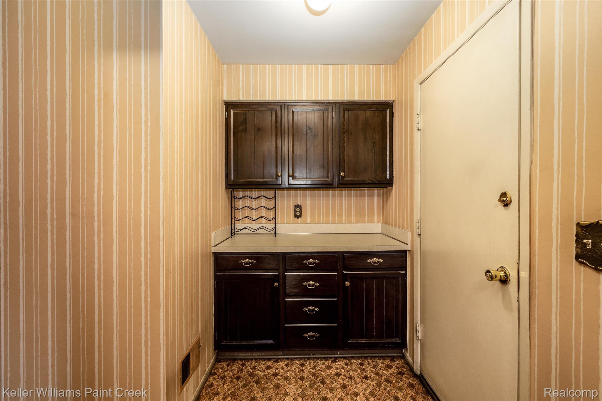 1968 Pondview Court Rochester, MI 48309 - Photo 10 of 45 Kitchen