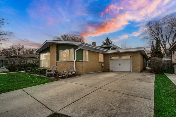 $3,000 | 1416 North Highland Avenue, Arlington Heights, IL 60004