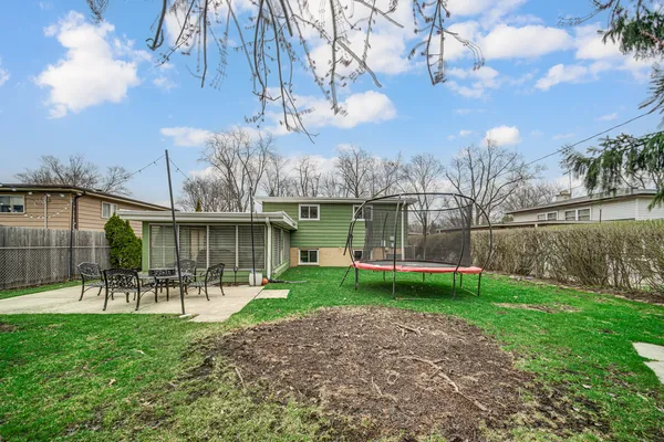 $3,000 | 1416 North Highland Avenue, Arlington Heights, IL 60004