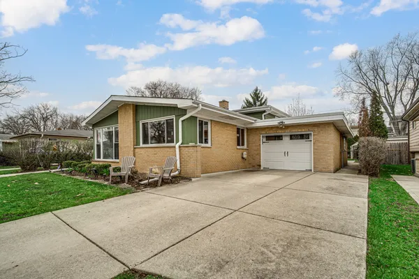 $3,000 | 1416 North Highland Avenue, Arlington Heights, IL 60004