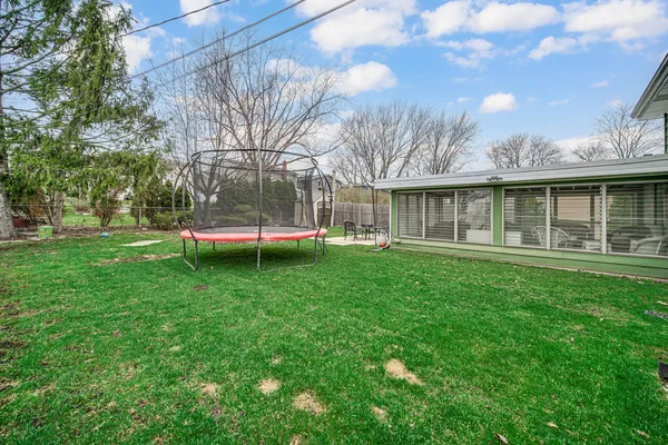 $3,000 | 1416 North Highland Avenue, Arlington Heights, IL 60004