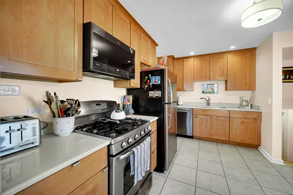 $3,000 | 1416 North Highland Avenue, Arlington Heights, IL 60004