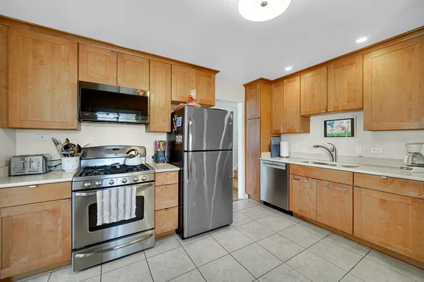 $3,000 | 1416 North Highland Avenue, Arlington Heights, IL 60004