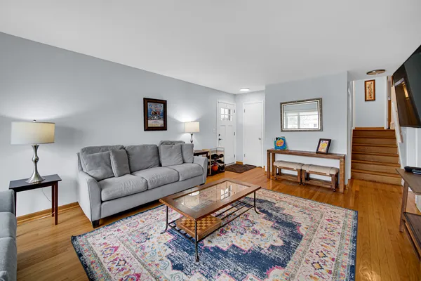 $3,000 | 1416 North Highland Avenue, Arlington Heights, IL 60004