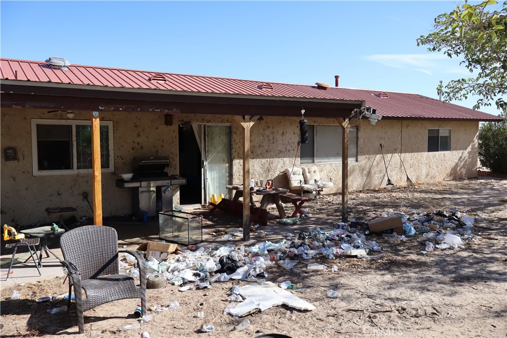47150 Black Butte Road Newberry Springs, CA 92365 - Photo 20 of 27 a view of a chairs and table in a backyard