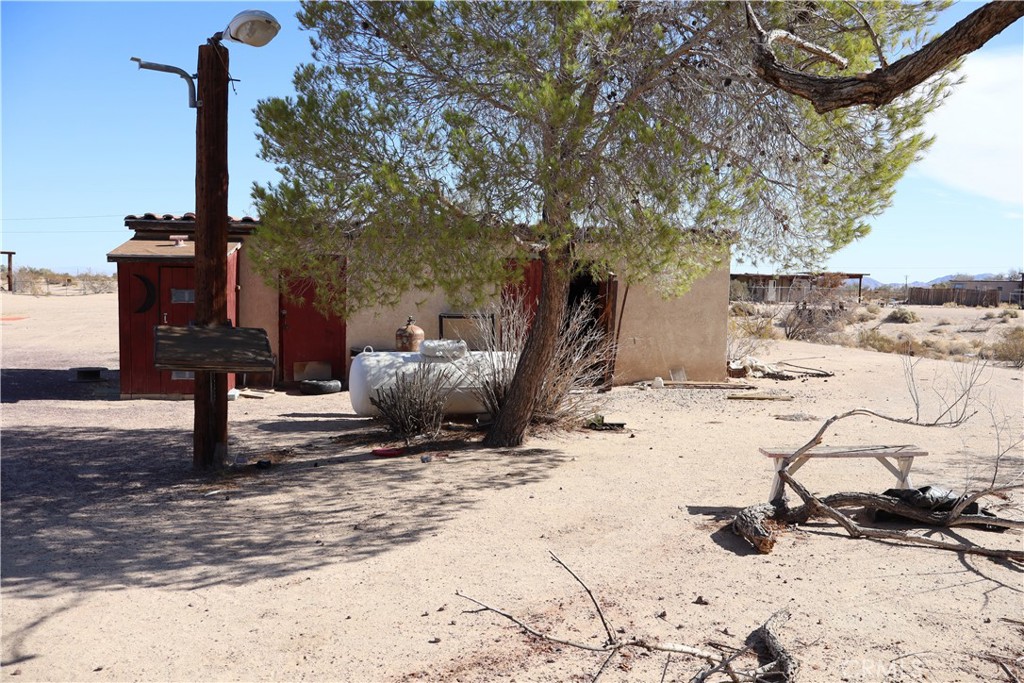 47150 Black Butte Road Newberry Springs, CA 92365 - Photo 4 of 27 a view of a backyard of a house