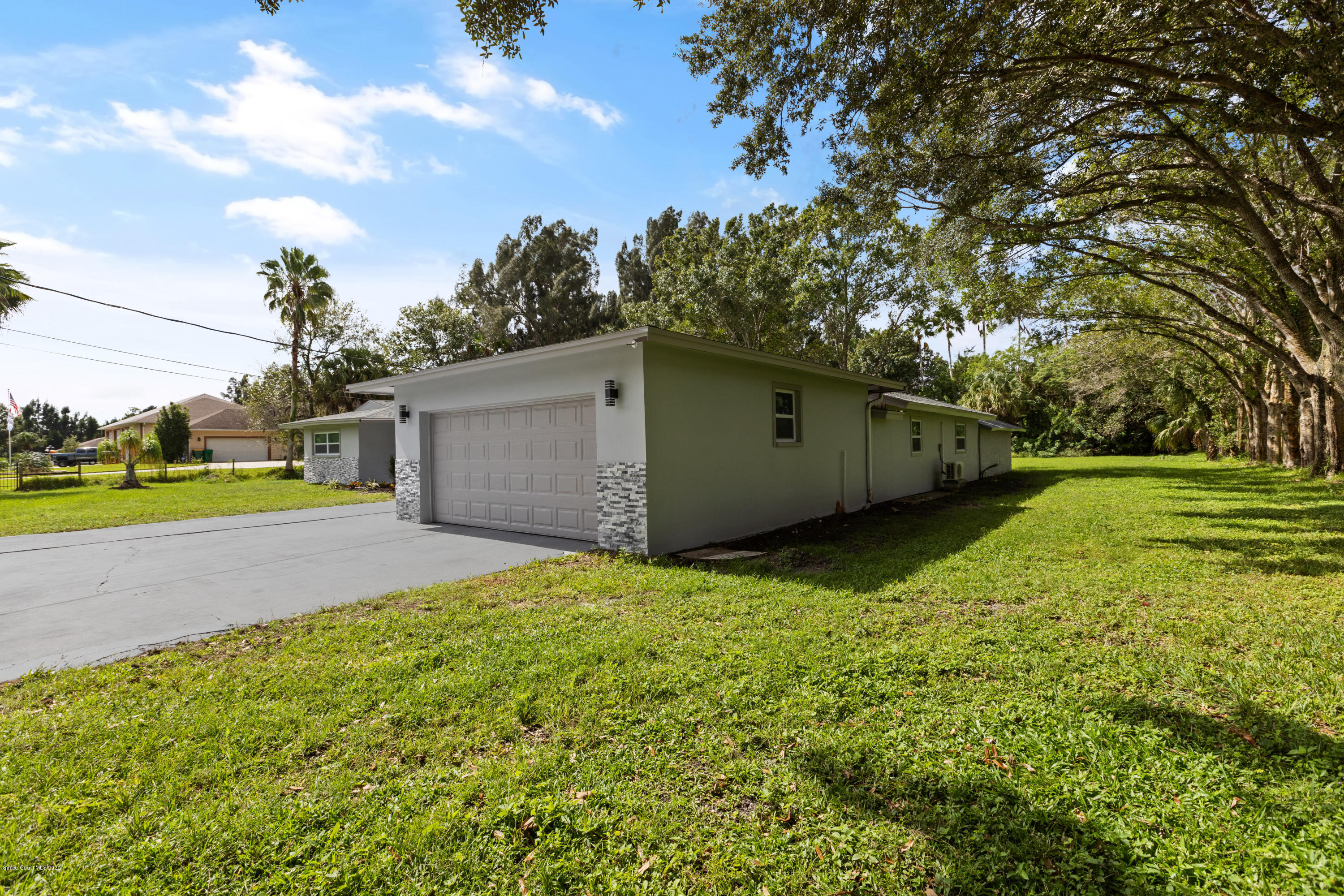 1790 Harlock Road Melbourne, FL 32934 - Photo 4 of 47 a view of a backyard with a garden