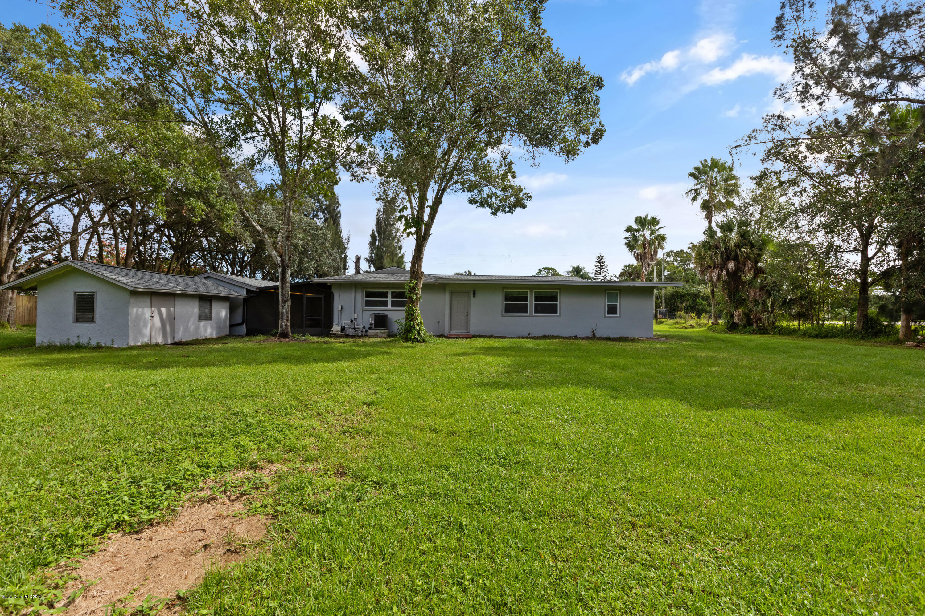 1790 Harlock Road Melbourne, FL 32934 - Photo 44 of 47 a front view of houses with yard and green space