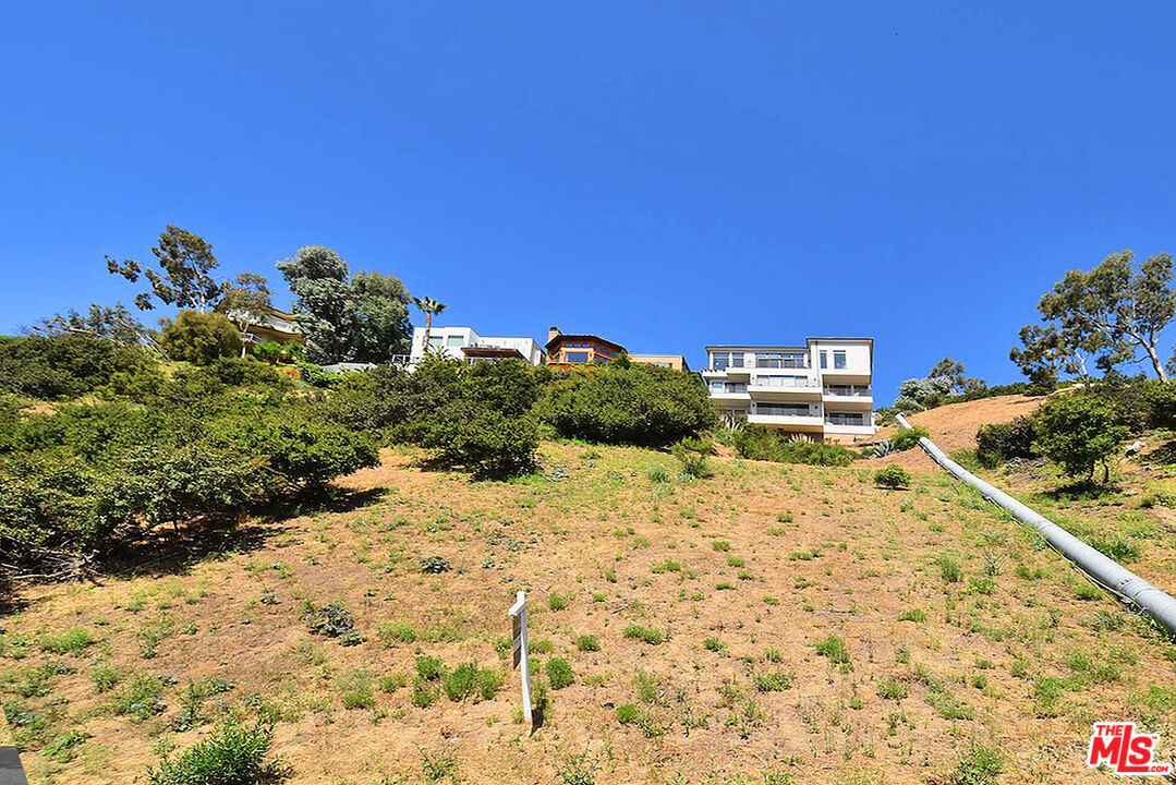 3833 Rambla Pacifico Street Malibu, CA 90265 - Photo 10 of 11 a view of a backyard of the house