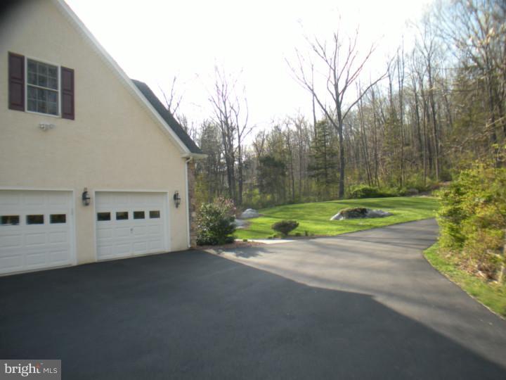 375 Raubsville Road Easton, PA 18042 - Photo 3 of 25 Garage