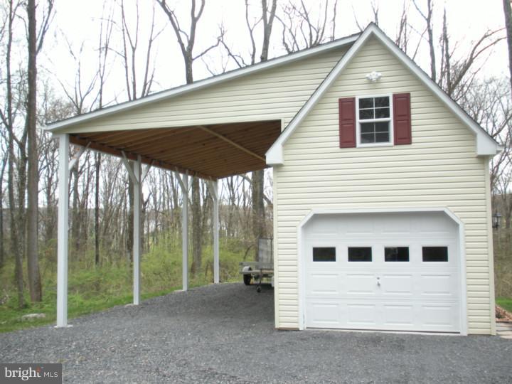 375 Raubsville Road Easton, PA 18042 - Photo 5 of 25 Garage