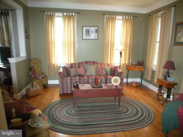 375 Raubsville Road Easton, PA 18042 - Photo 8 of 25 Living Room