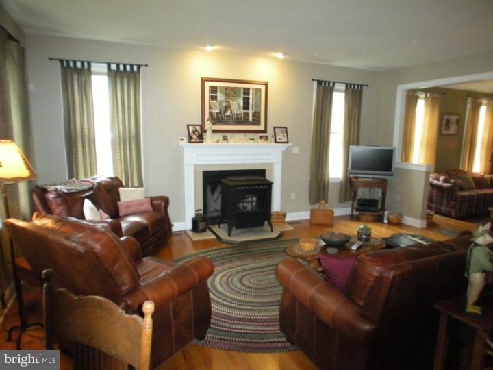 375 Raubsville Road Easton, PA 18042 - Photo 9 of 25 Family Room