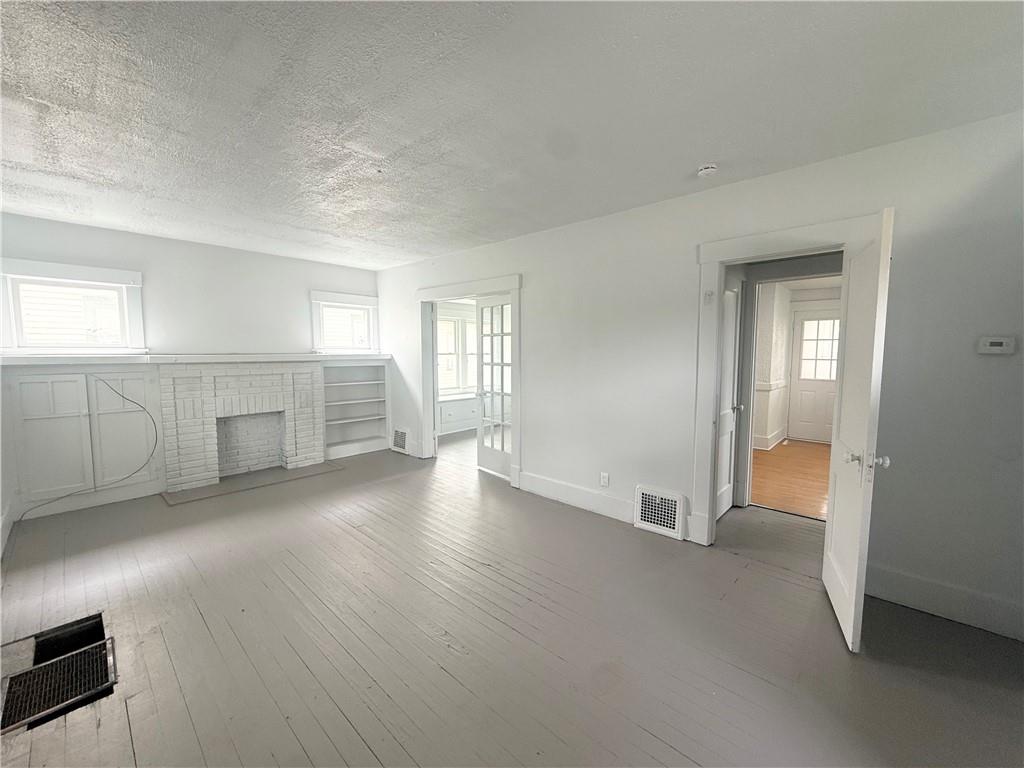 726 Baldwin Avenue Sharon, PA 16146 - Photo 2 of 11 an empty room with windows and pillars in it