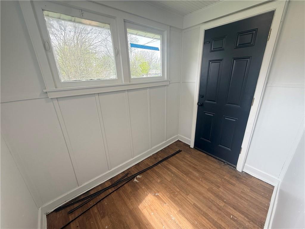 726 Baldwin Avenue Sharon, PA 16146 - Photo 6 of 11 an empty room with windows