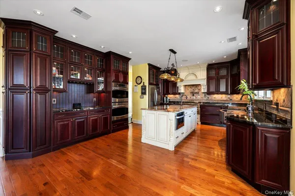 $1,199,000 | 1137 Northern Boulevard, Baldwin Harbor, NY 11510