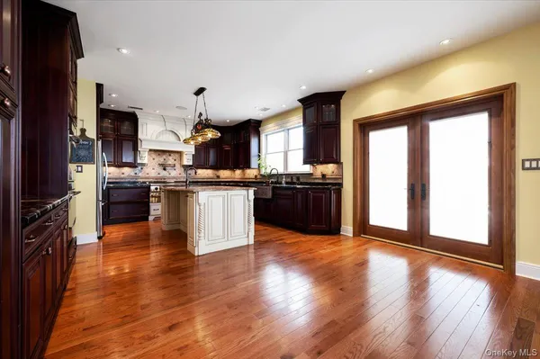 $1,199,000 | 1137 Northern Boulevard, Baldwin Harbor, NY 11510