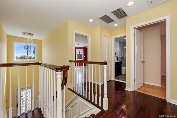 $1,199,000 | 1137 Northern Boulevard, Baldwin Harbor, NY 11510