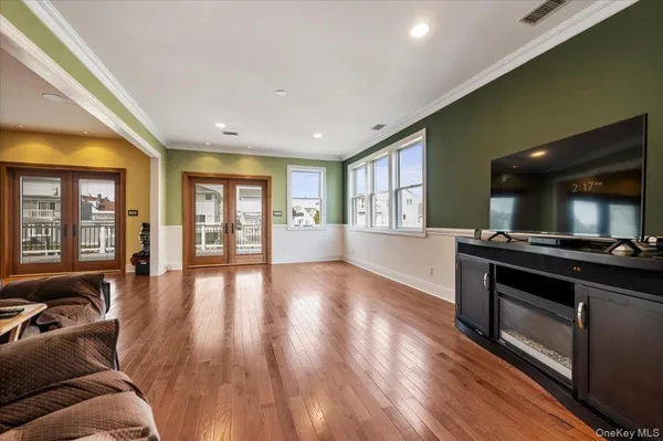 $1,199,000 | 1137 Northern Boulevard, Baldwin Harbor, NY 11510