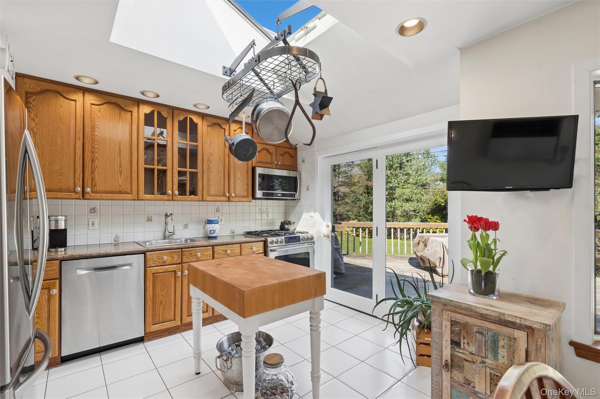 48 Roxbury Drive Commack, NY 11725 - Photo 7 of 20