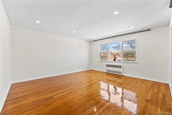 $3,100 | 61-50 219th Street, Unit 2 | Oakland Gardens
