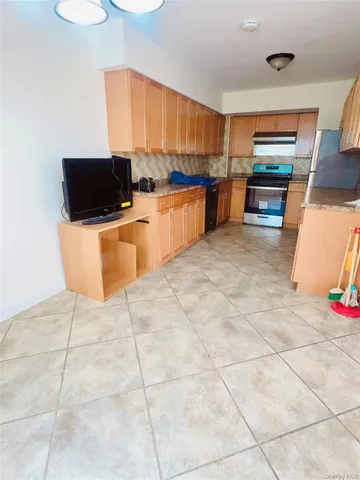 $3,100 | 61-50 219th Street, Unit 2 | Oakland Gardens