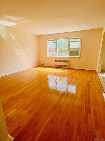 $3,100 | 61-50 219th Street, Unit 2 | Oakland Gardens