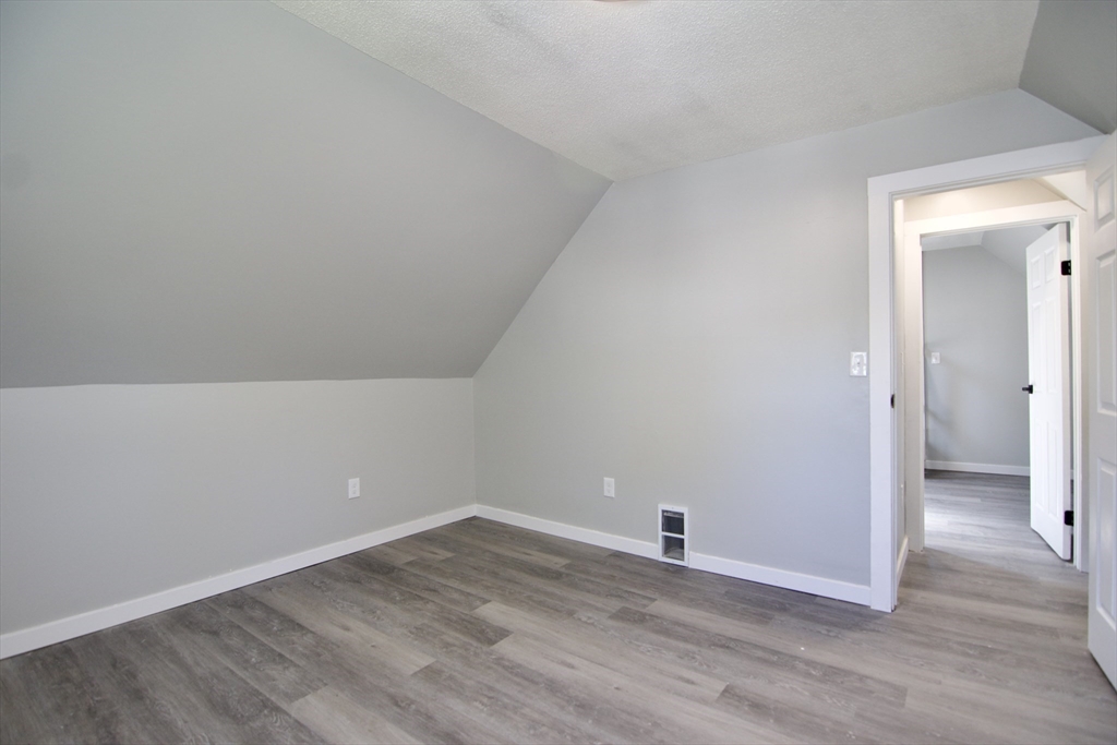 69 Manhattan Street Springfield, MA 01109 - Photo 34 of 36