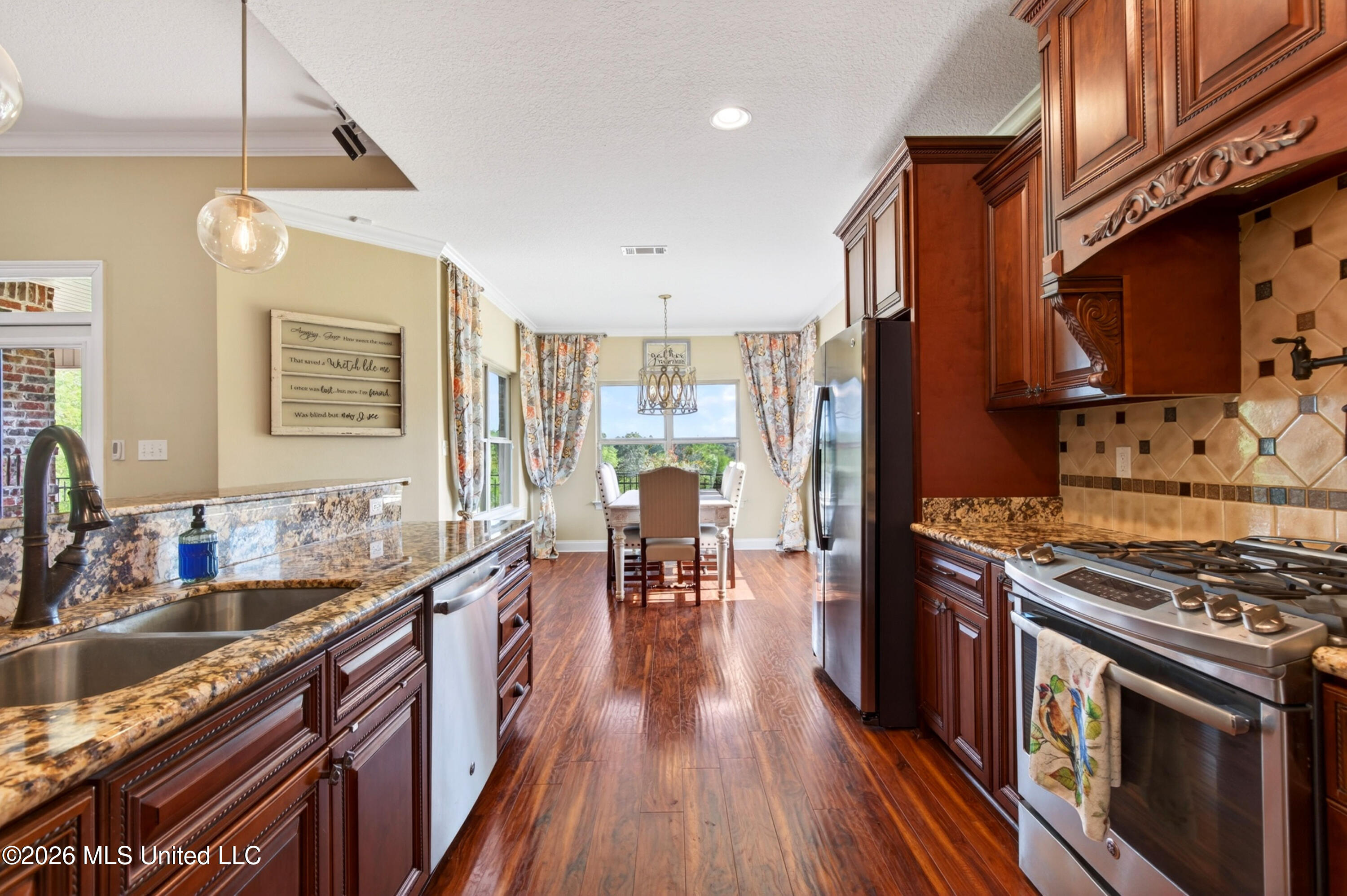22181 Lorene Road Gulfport, MS 39503 - Photo 23 of 61 Gas Oven and Cooktop